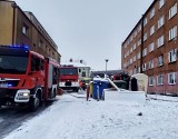 Paliło się mieszkanie w bloku przy ul. Przemyskiej w Jarosławiu. Strażacy ewakuowali nieprzytomną kobietę