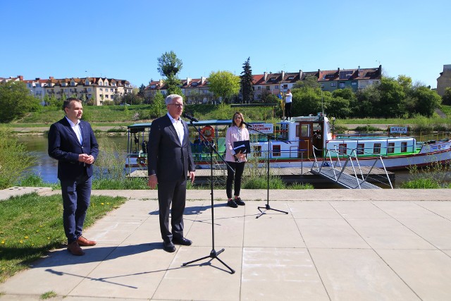 - Mieszkańcy Poznania i goście z innych miast coraz chętniej wypoczywają nad rzeką - mówi prezydent Jacek Jaśkowiak.Kolejne zdjęcie --->