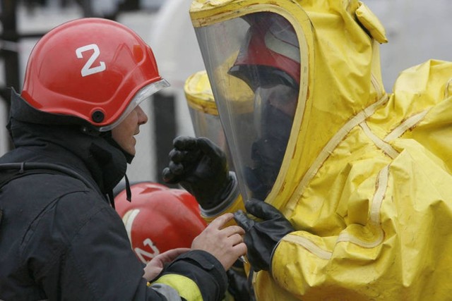 Rozszczelnienie cysterny z gazem w miejscowości Czarna Białostocka. Straż miejska ewakuowała pracowników firmy Cynkomet