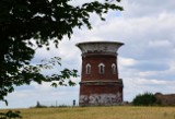 Tak wyglądają ruiny zabytkowej wieży ciśnień w Szczeglinie pod Mogilnem. Na szczęście trwa remont. Zobaczcie zdjęcia!