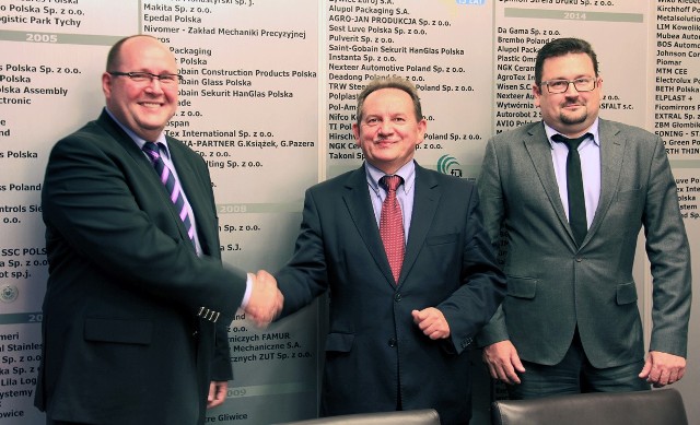 Od lewej: Zbigniew Krzyżak - dyrektor zarządzający Dunapack Eurobox Polska , Edward Maniura - burmistrz Lublińca, Radosław Ogórek - dyrektor finansowy Dunapack Eurobox Polska