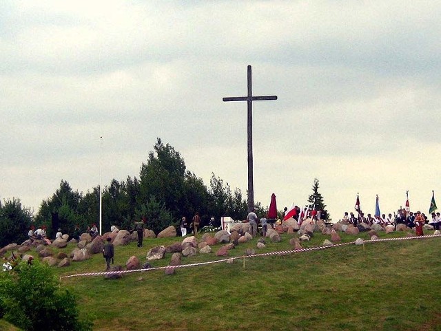 Krzyż w Gibach poświęcony pamięci pomordowanych w obławie Augustowskiej