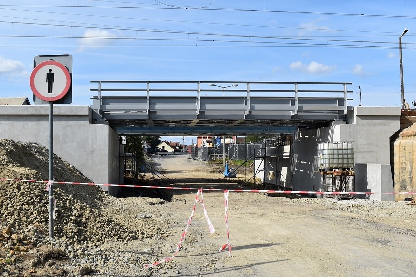 Nowy Sącz. PKP PLK montuje kolejny element wiaduktu. Wkrótce koniec objazdów