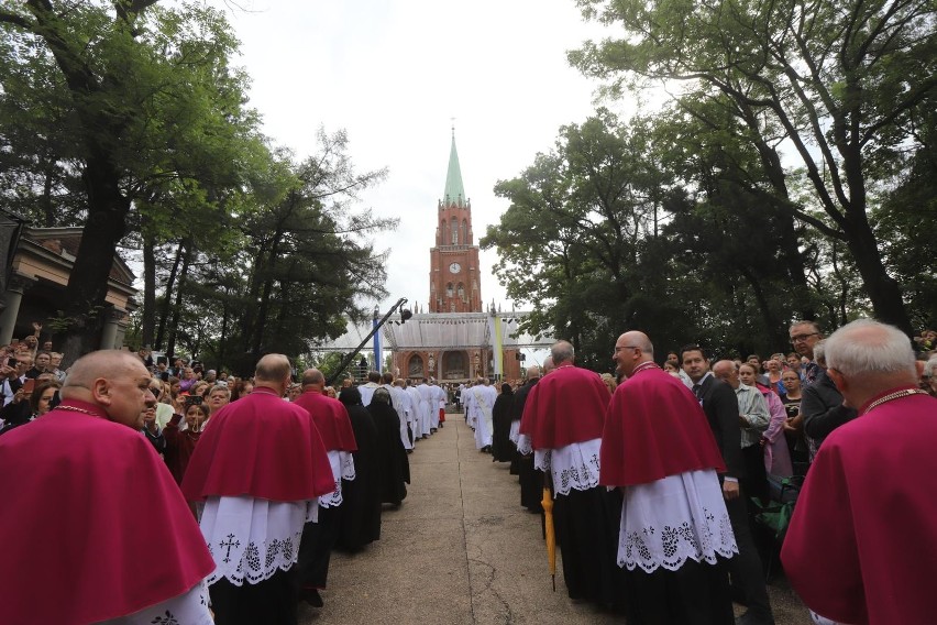 Piekary Ślaskie - pielgrzymka kobiet i dziewczat