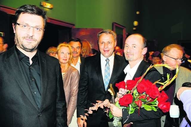 Prezydent Rafał Bruski w ubiegłą niedzielę uroczyście pożegnał odchodzącego dyrektora Teatru Polskiego Pawła Łysaka i jednocześnie oficjalnie powitał na tym stanowisku nowego szefa Pawła Wodzińskiego
