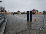 Cofka na Żuławach [3.01.2018]. Alarm powodziowy w Elblągu i Tolkmicku. Podtopienia we Fromborku. Zamknięty pontonowy most w Nowakowie