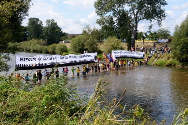 Protest Greenpeace. Żywy łańcuch ludzi przeciw Odkrywce w gminie Brody (zdjęcia, wideo)
