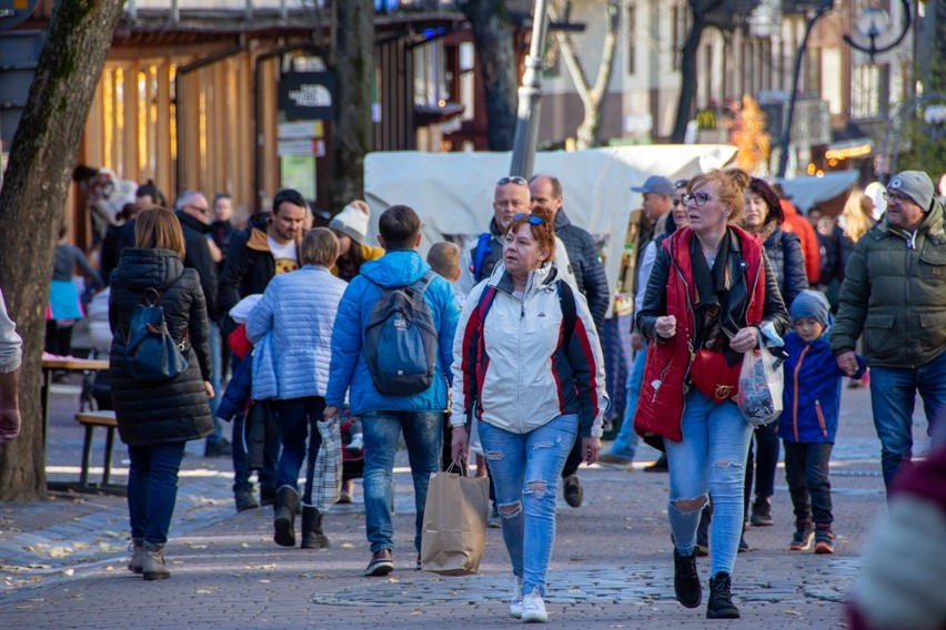 Zakopane. Znów pełno turystów. "Każdy weekend jest tłoczny. Sezon znacznie się wydłużył"