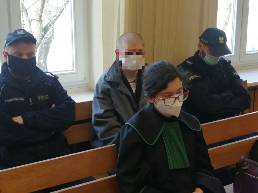 Proces nożownika, któremu prokuratura zarzuciła zabójstwo swojej przyjaciółki, zaczął się w Sądzie Okręgowym w Łodzi
