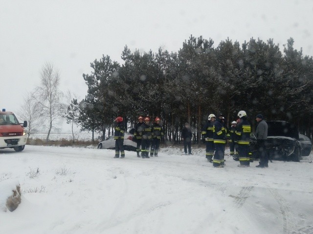 Dwa samochody osobowe zderzyły się w piątek rano na terenie gminy Tczów.
