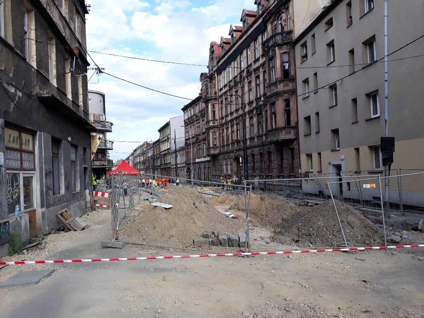 Wybuch gazu w Bytomiu. Zniszczona kamienica wyłączona z użytku. Mieszkańcy spędzili noc u rodzin i w hostelach. ZDJĘCIA