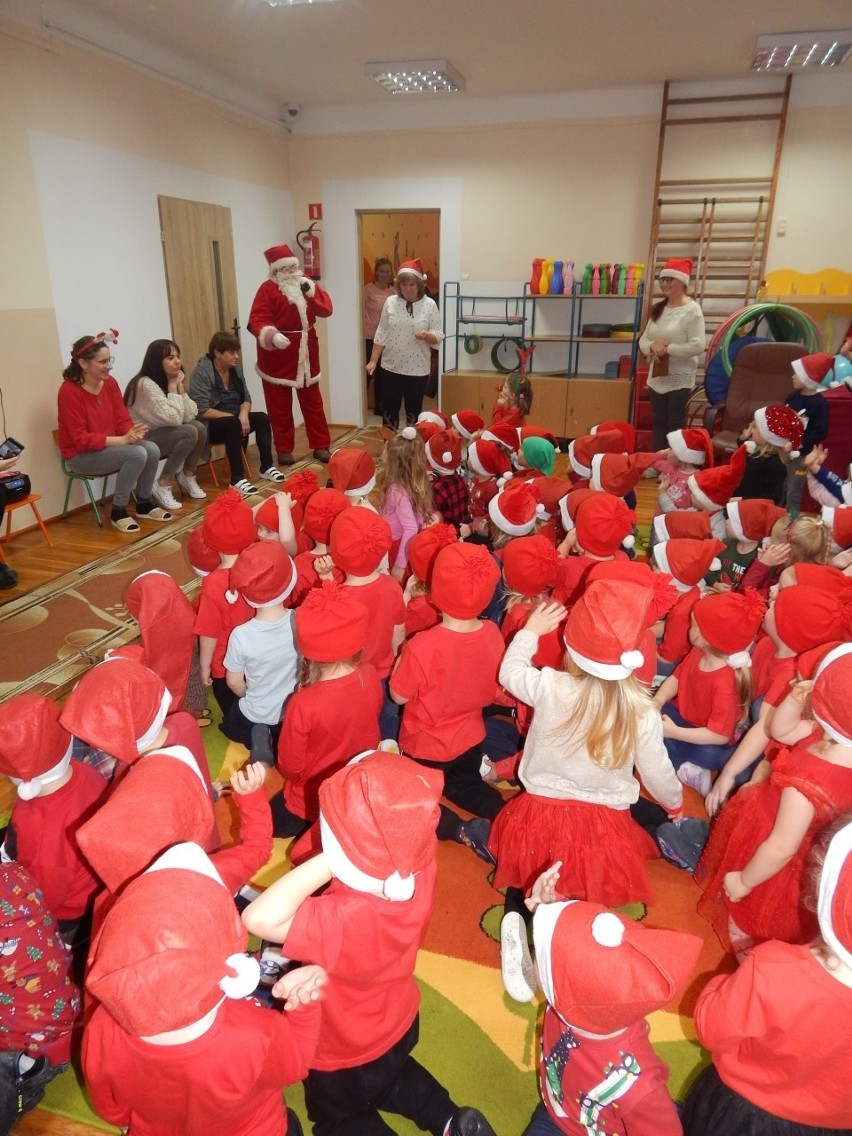 Do przedszkolaczków w Przysusze przybył święty Mikołaj. Zobaczcie zdjęcia z ciekawego spotkania