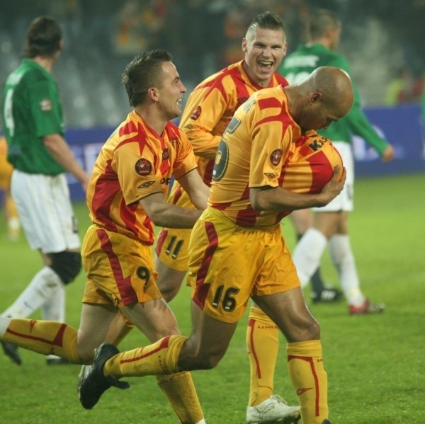 Piłkarze Korony prowadzili z Zagłębiem Lubin po golu Ediego Andradiny (z prawej), ale potem dali sobie wbić cztery bramki i przegrali 1:4, po raz pierwszy tej jesieni na własnym stadionie.