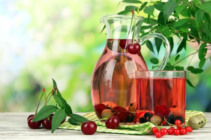 Kompoty: Sprawdź przepis na smaczne owocowe napoje