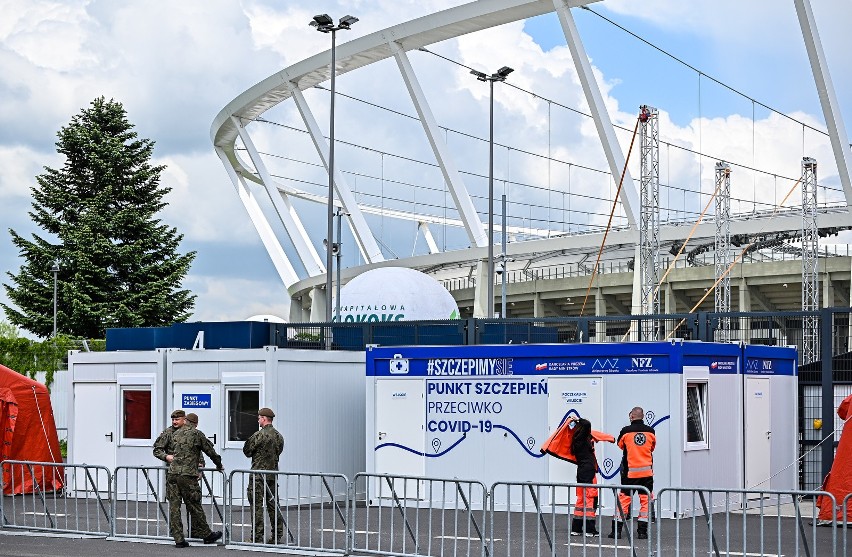 Punkt szczepień przed Stadionem Śląskim