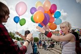 Marsz gejów i lesbijek po Piotrkowskiej w asyście policji (wideo, galeria, aktual.)