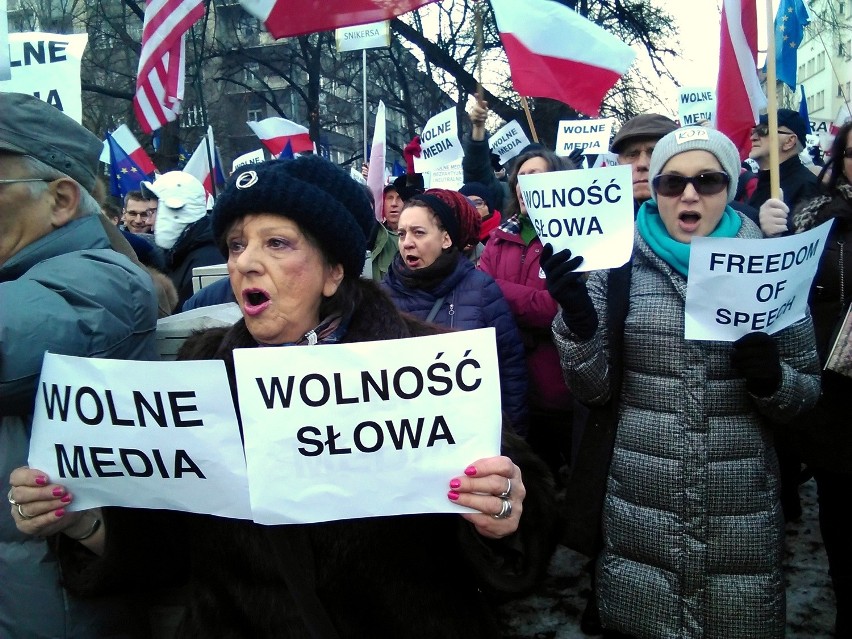 „Precz z cenzurą PiS-u”. Kolejna demonstracja KOD w Krakowie