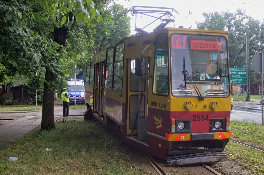 MPK Łódź: Z tramwaju linii 14 wypadł silnik. 3 osoby zostały ranne [ZDJĘCIA+FILM]