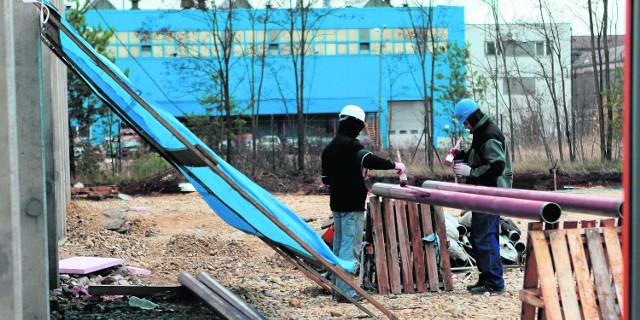 Trwa budowa hali produkcyjnej Topsilu w Skierniewicach. Produkcja ruszy w II kwartale 2016 r.