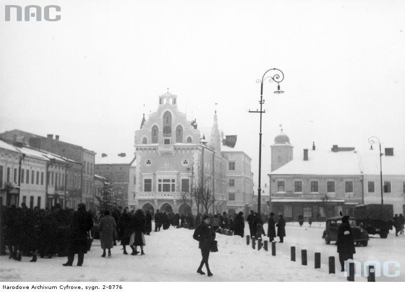 Rzeszów. Rynek i ratusz....