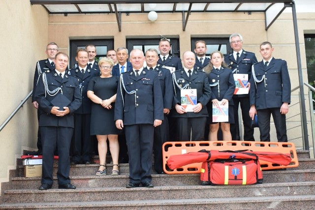 Ponad 45 tysięcy złotych kosztował sprzęt do ratowania ludzkiego życia, który trafił właśnie do ośmiu jednostek Ochotniczych Straży Pożarnych  z terenu gminy Ozimek.