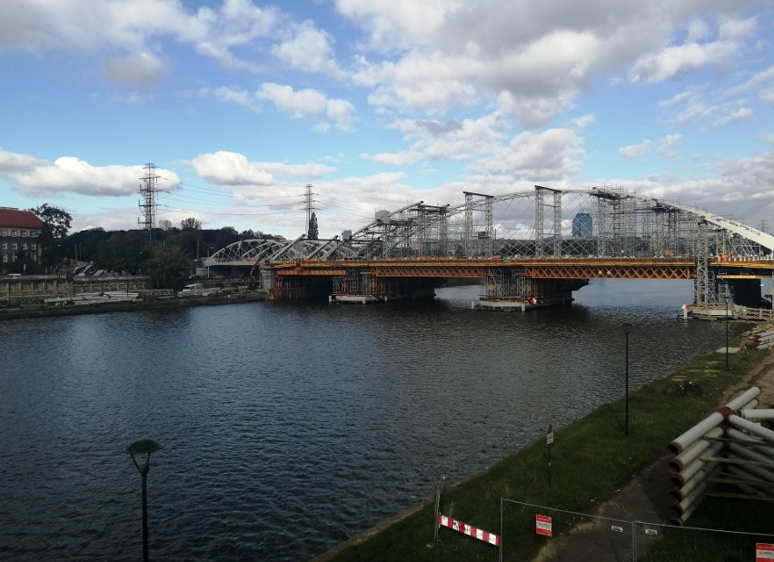 Wraz z mostami nad Wisłą powstaje kładka pieszo-rowerowa...