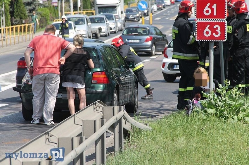 Karambol w Piątnicy. Zderzyło się pięć pojazdów. Jedna osoba...