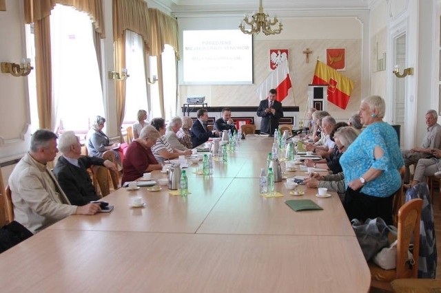 Jedno z posiedzeń pierwszej Rady Seniorów w Łodzi.