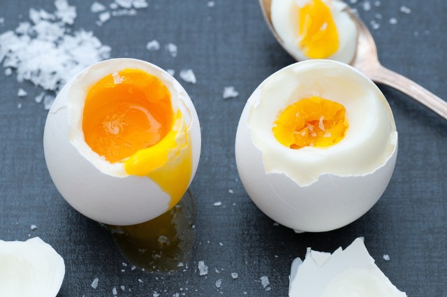 Jajka są źródłem wielu substancji odżywczych, a przede wszystkim białka i cholesterolu oraz witaminy A, D i z grupy B oraz żelaza i selenu.
