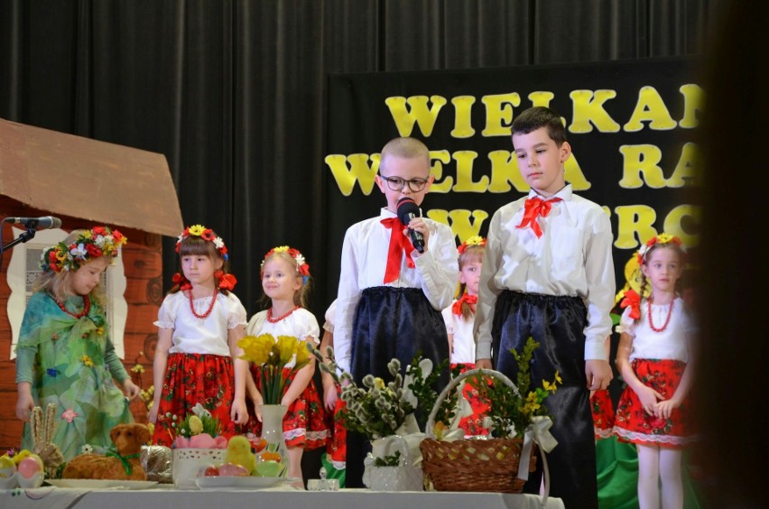 Wielkanoc – wielka radość w sercu. Przedświąteczne przedstawienie stąporkowskich przedszkolaków. Zobacz zdjęcia