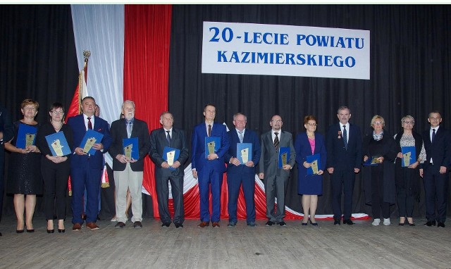 Powiat kazimierski ma już 20 lat. Uroczystości jubileuszowe odbyły się w sali widowiskowej Kazimierskiego Ośrodka Kultury.