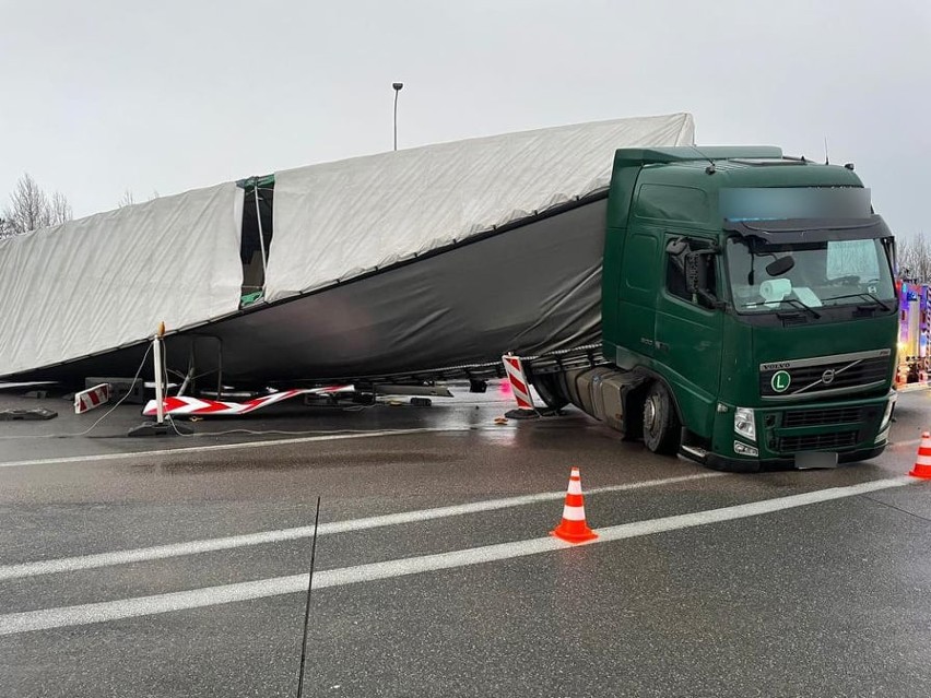 Do wypadku doszło na Autostradzie w Mykanowie. Tir z...