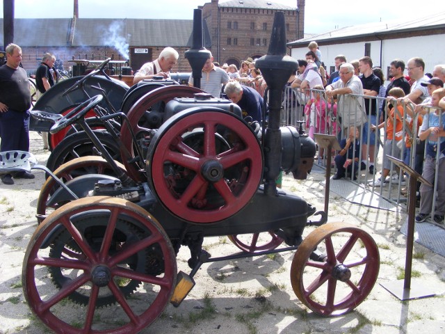 Pokaz tkania, pracy maszyn rolniczych a także tresury psów  to atrakcje, jakie przygotowało Muzeum Narodowe Rolnictwa w Szreniawie na najbliższą niedzielę