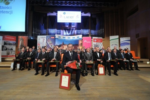 Podczas uroczystej gali organizowanej przez Opolską Izbę Gospodarczą w Filharmonii Opolskiej nagrody odebrało 39 osób.