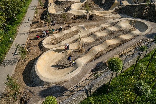 Tak wygląda pumptrack w Zurichu. Czy podobny powstanie w Będzinie?