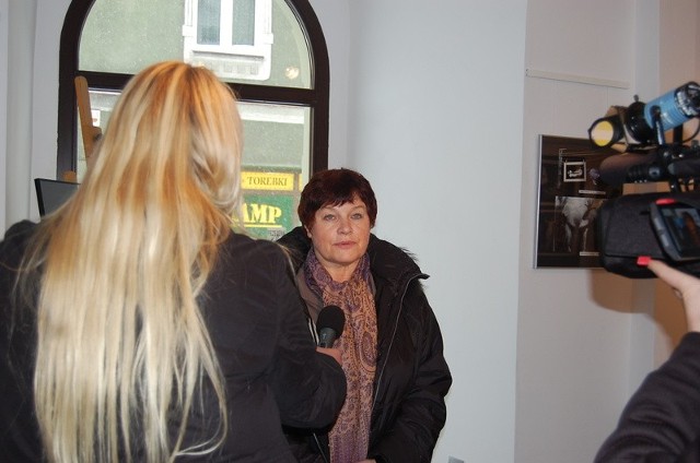 O przeniesieniu imprezy z rynku do sali widowiskowej poinformowała szefowa sztabu, Elżbieta Łobacz - Bącal