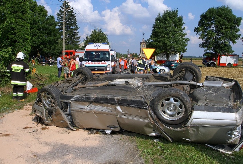 Tragiczny wypadek pod Piotrkowem. 11 osób rannych [ZDJĘCIA]