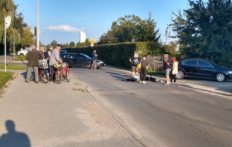 Wypadek w Tarnobrzegu. Rowerzysta potrącony przez samochód został ranny i trafił do szpitala (ZDJĘCIA)