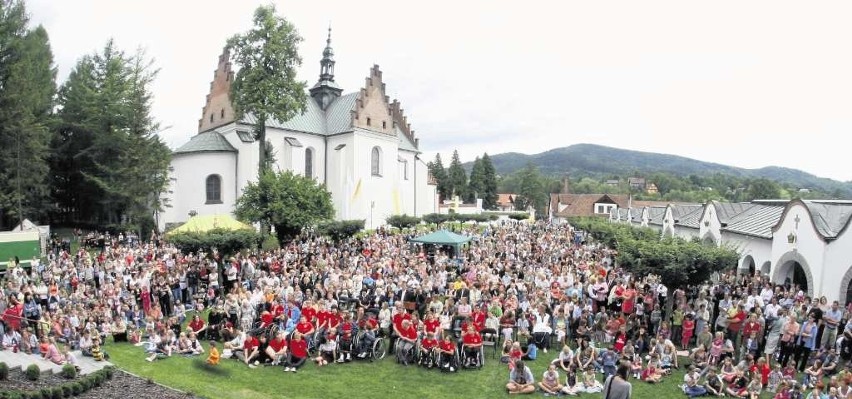 Opactwo cystersów, wspólnie z zakonem kawalerów maltańskich...