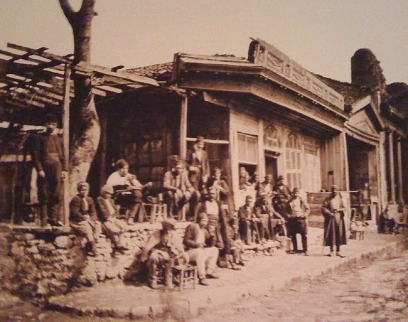 Orientalny urok Stambułu na przełomie XIX i XX wieku. Zobacz zdjęcia Guillaume'a Berggrena [GALERIA]