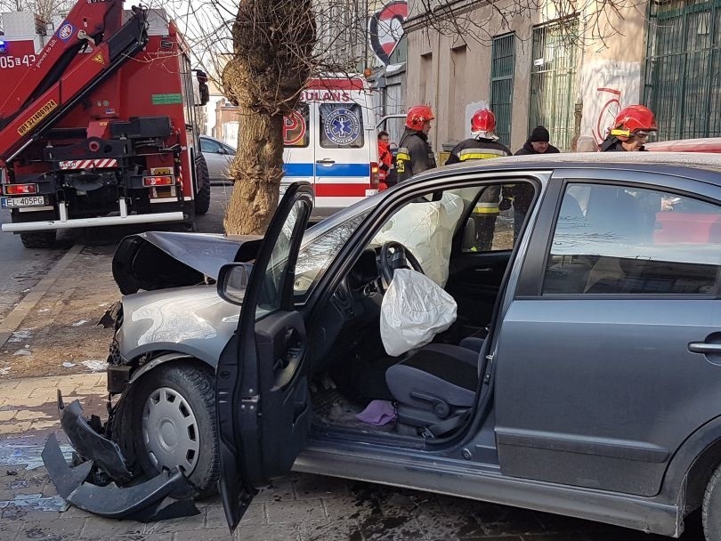 Groźny wypadek na skrzyżowaniu Senatorskiej i Grabowej