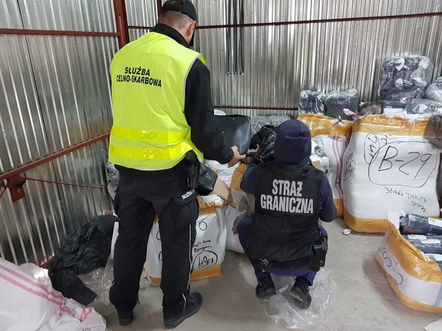 Śląski Oddział Straży Granicznej w Raciborzu rozbił grupę przestępczą, która sprowadzała z Turcji podrobioną odzież, obuwie i galanterię skórzaną