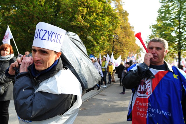 Masowych zwolnień nie będzie, ale od września część nauczycieli w regionie straci pracę . Jeszcze trudniej może być bez gimnazjów.