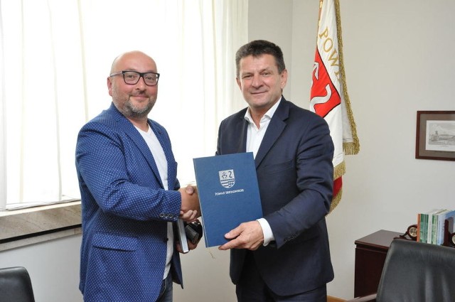 Podpisano umowę na wykonanie projektu krytej pływalni w Szydłowcu.