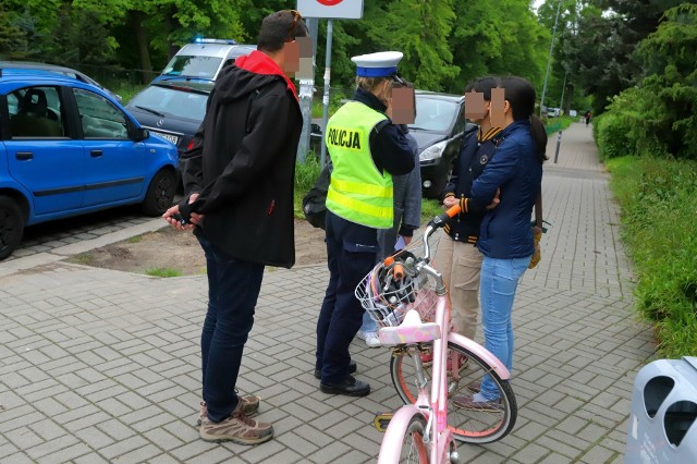 (17.05.2023) Wypadek na ul. Ślężnej we Wrocławiu. Nastoletnia rowerzystka została potrącona przez samochód osobowy.