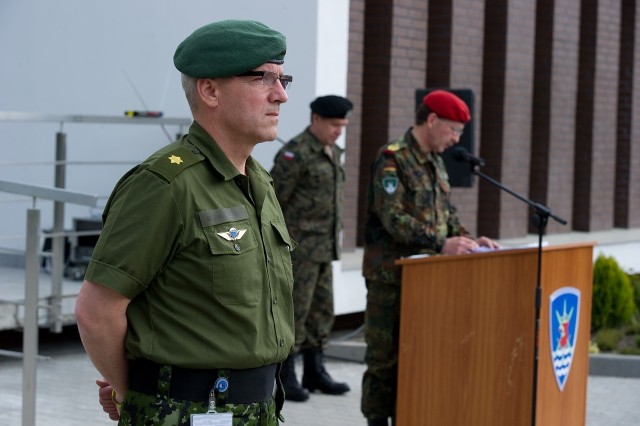 Generał Morten Danielsson, w tle gen. Rainer Korf i generał Ryszard Sorokosz.