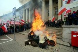 Protest rolników pod Dolnośląskim Urzędem Wojewódzkim we Wrocławiu. Straty na ponad 100 tysięcy złotych