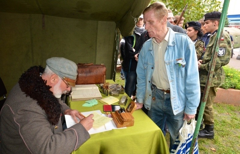 Piknik Legionowy w Łodzi. Łodzianie robili sobie zdjęcia z Piłsudskim [ZDJĘCIA]