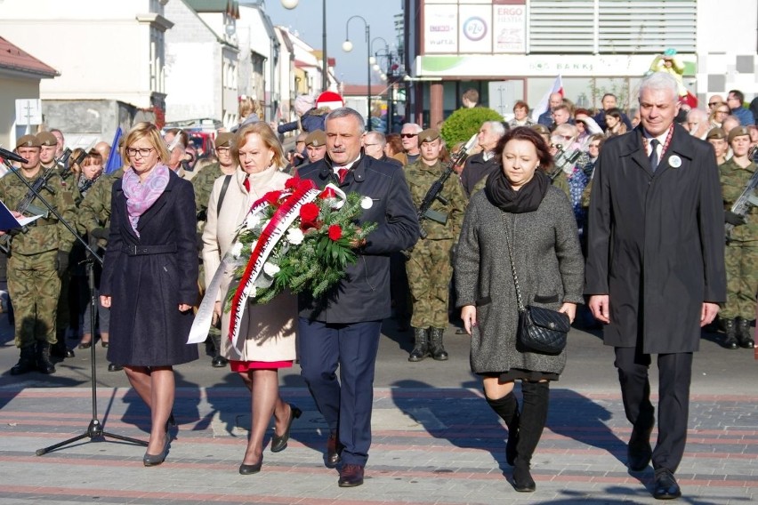 Święto Niepodległości w Tarnobrzegu. Odsłonięto pomnik Józefa Piłsudskiego [ZDJĘCIA]