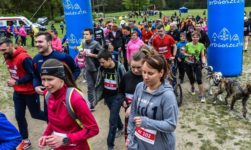 Dziś (11 maja) w Myślęcinku odbył się charytatywny bieg,...